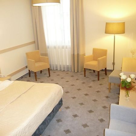 Hotel Notabene Świdnik Esterno foto