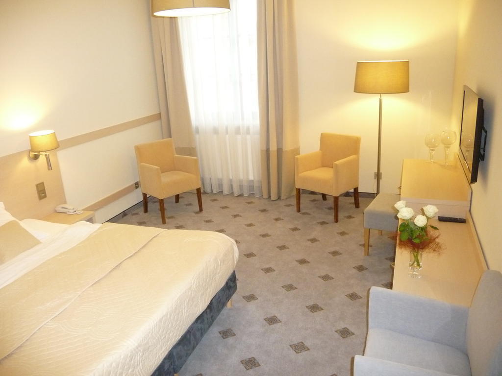 Hotel Notabene Świdnik Esterno foto