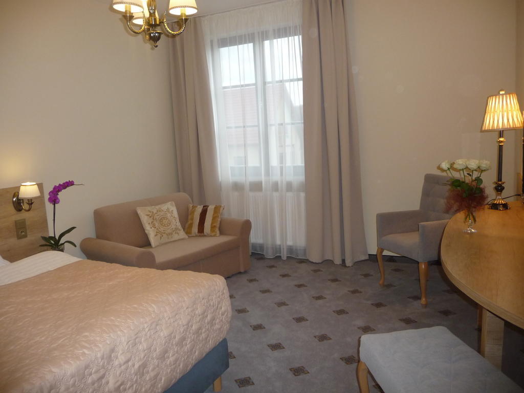 Hotel Notabene Świdnik Esterno foto